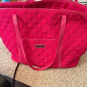 VERA BRADLEY FUSCHIA TRIMMED TRAVELER TOTE